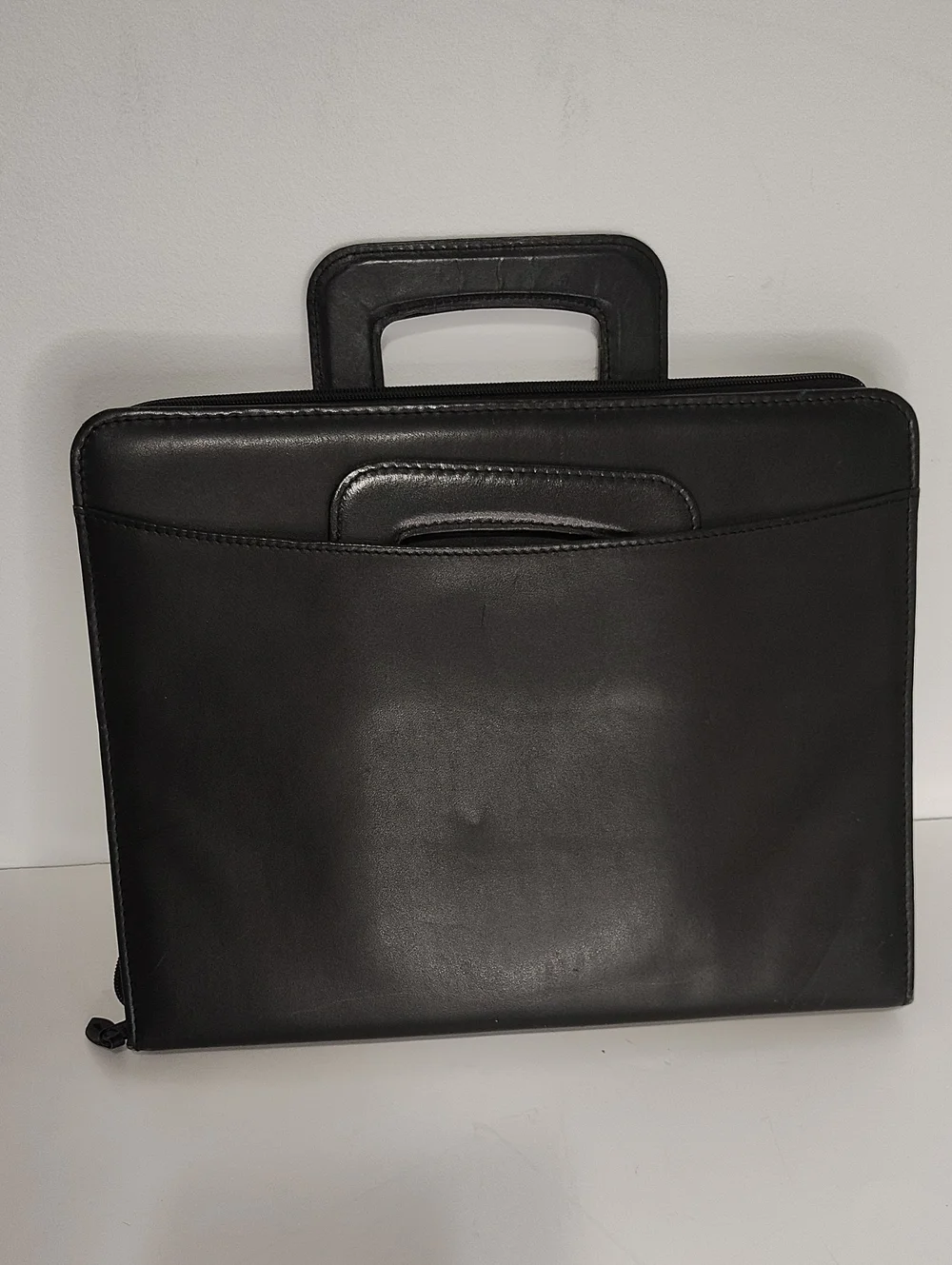 Classic Black Leather Briefcase – Professional Men’s Carry Case